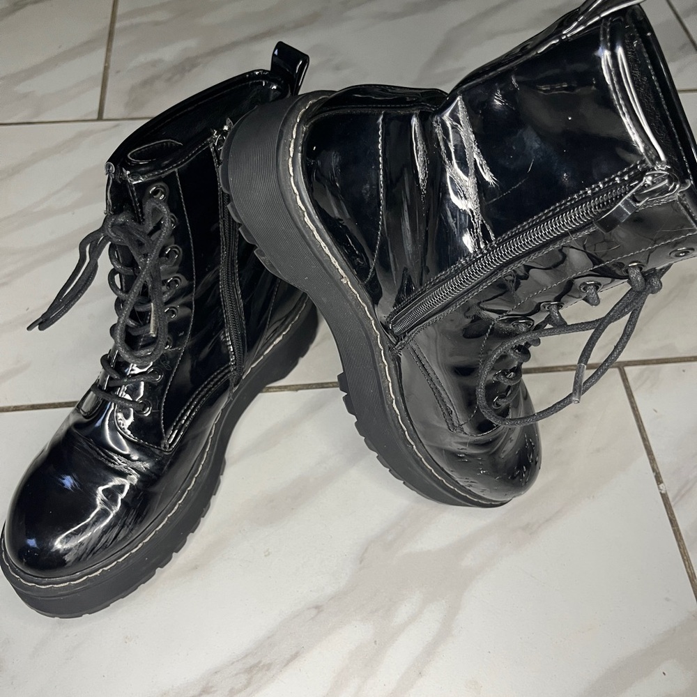 Steve Madden Bettyy1 Black Patent Women's Betty Combat Boot (USED) Size 10 - Picture 2 of 11